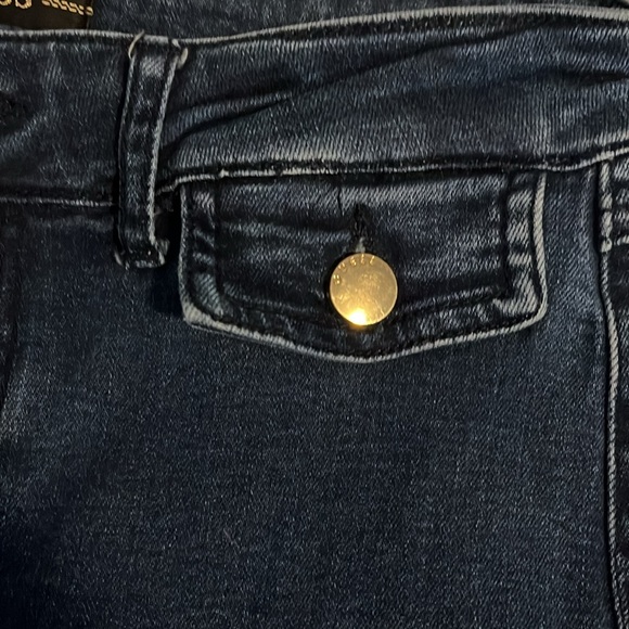 Guess jeans size 29 (8) no pockets in front only in back. In great shape! - Picture 2 of 7